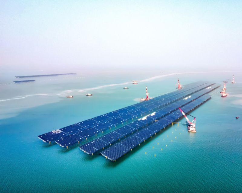 بزرگترین مزرعه فراساحل خورشیدی جهان